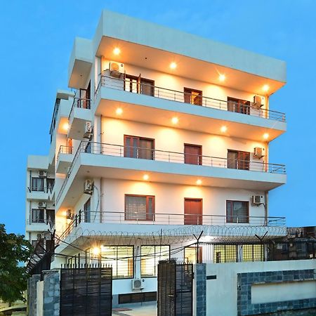 Hotel The York - Couple-Unfriendly Hotel Noida Exterior photo