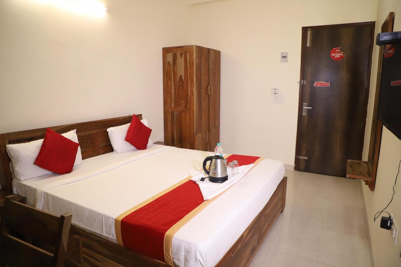Hotel The York - Couple-Unfriendly Hotel Noida Exterior photo