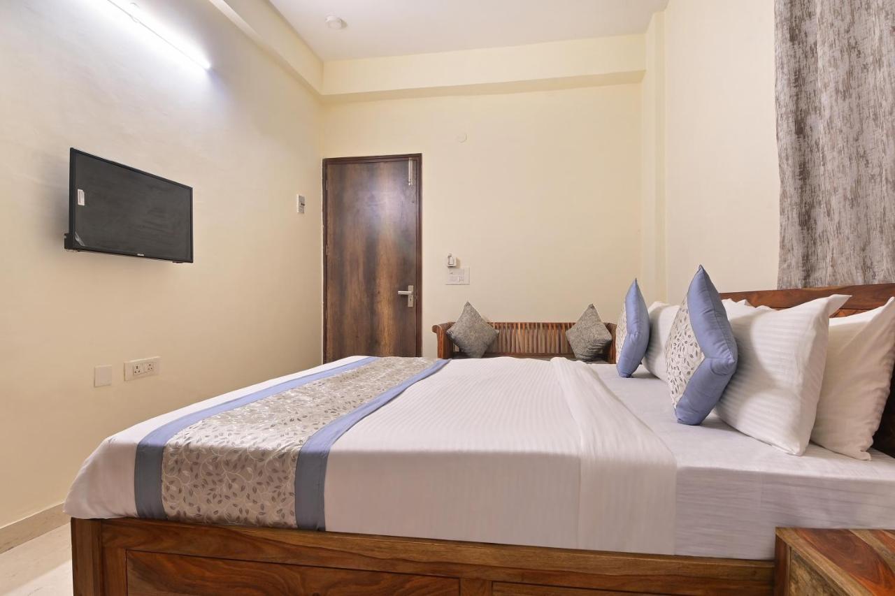 Hotel The York - Couple-Unfriendly Hotel Noida Exterior photo
