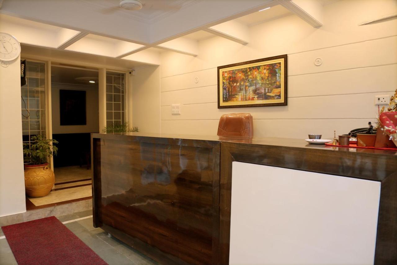 Hotel The York - Couple-Unfriendly Hotel Noida Exterior photo