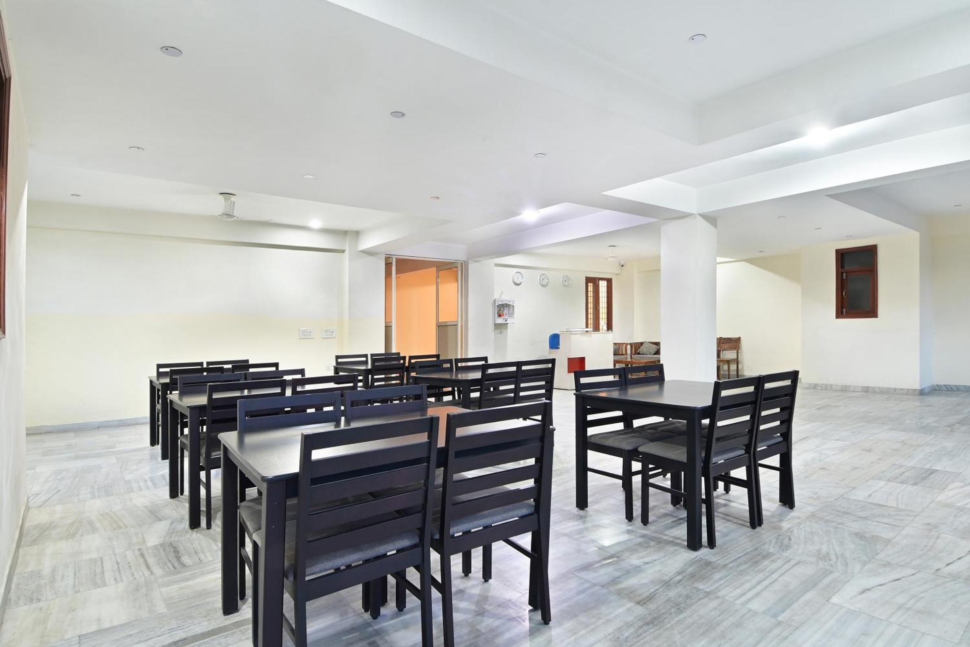 Hotel The York - Couple-Unfriendly Hotel Noida Exterior photo