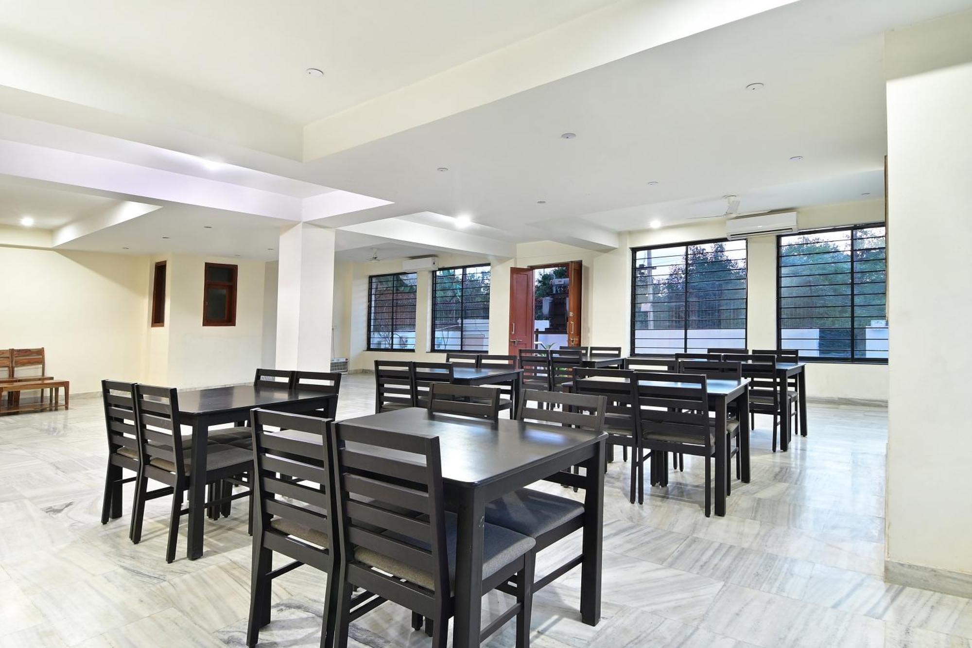 Hotel The York - Couple-Unfriendly Hotel Noida Exterior photo