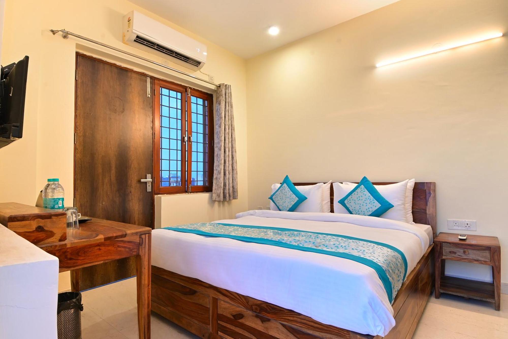 Hotel The York - Couple-Unfriendly Hotel Noida Exterior photo