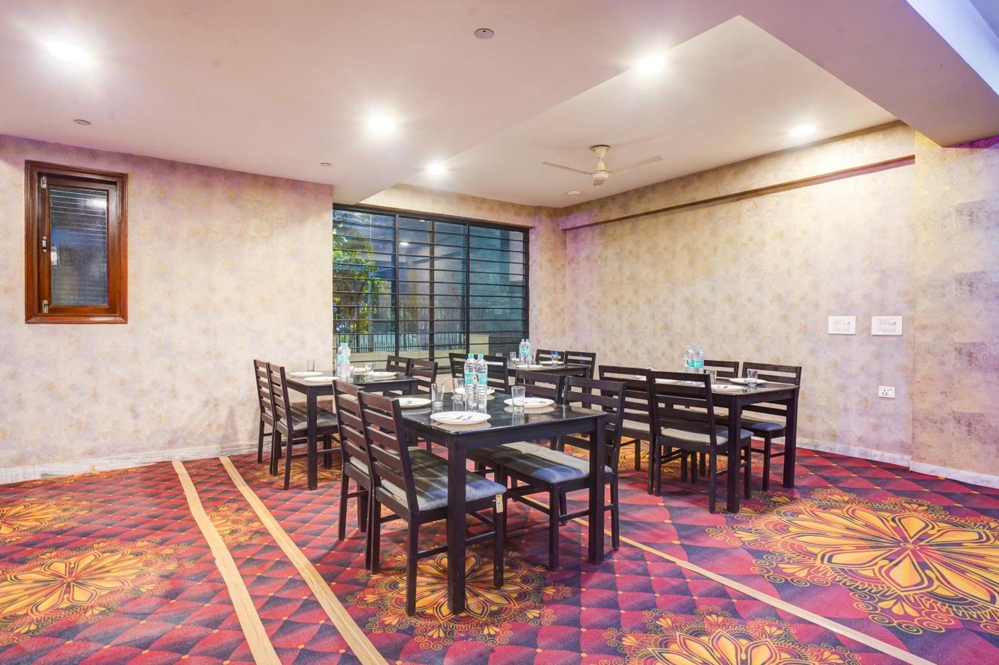 Hotel The York - Couple-Unfriendly Hotel Noida Exterior photo