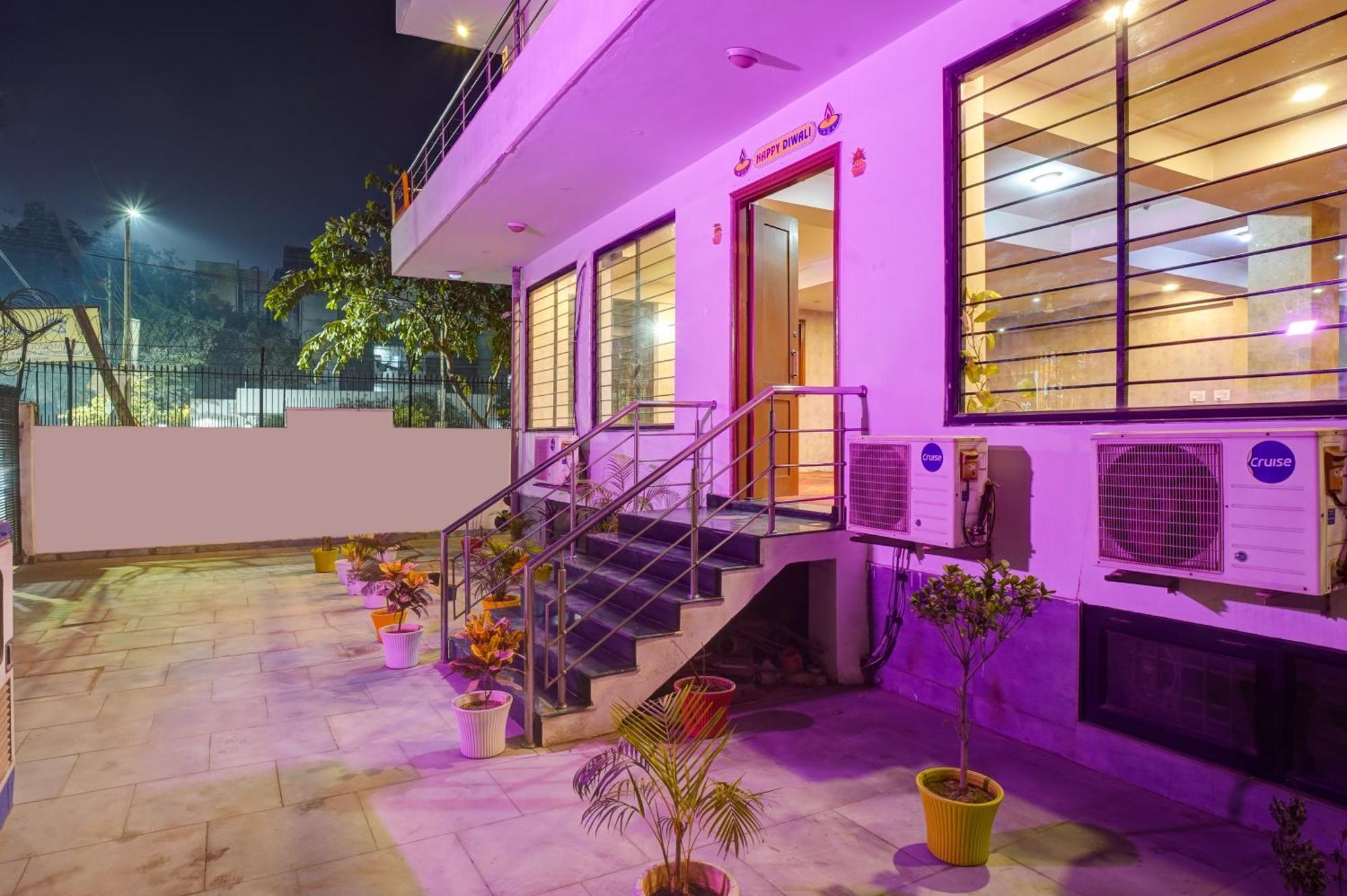 Hotel The York - Couple-Unfriendly Hotel Noida Exterior photo